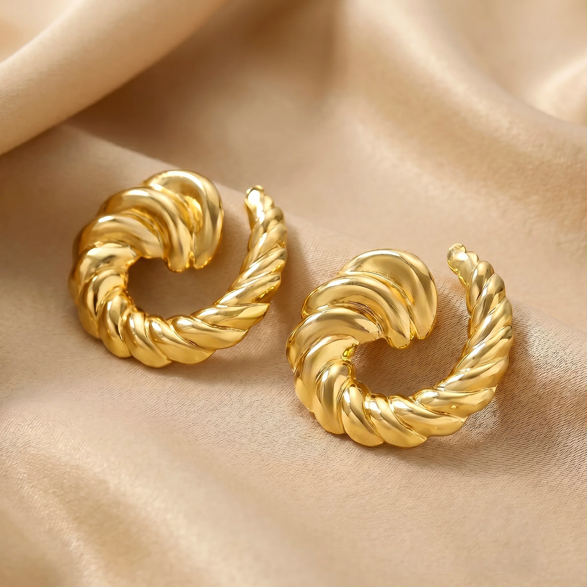 PRAO Earrings Anti-Tarnish Swirl Crescent - Image 4