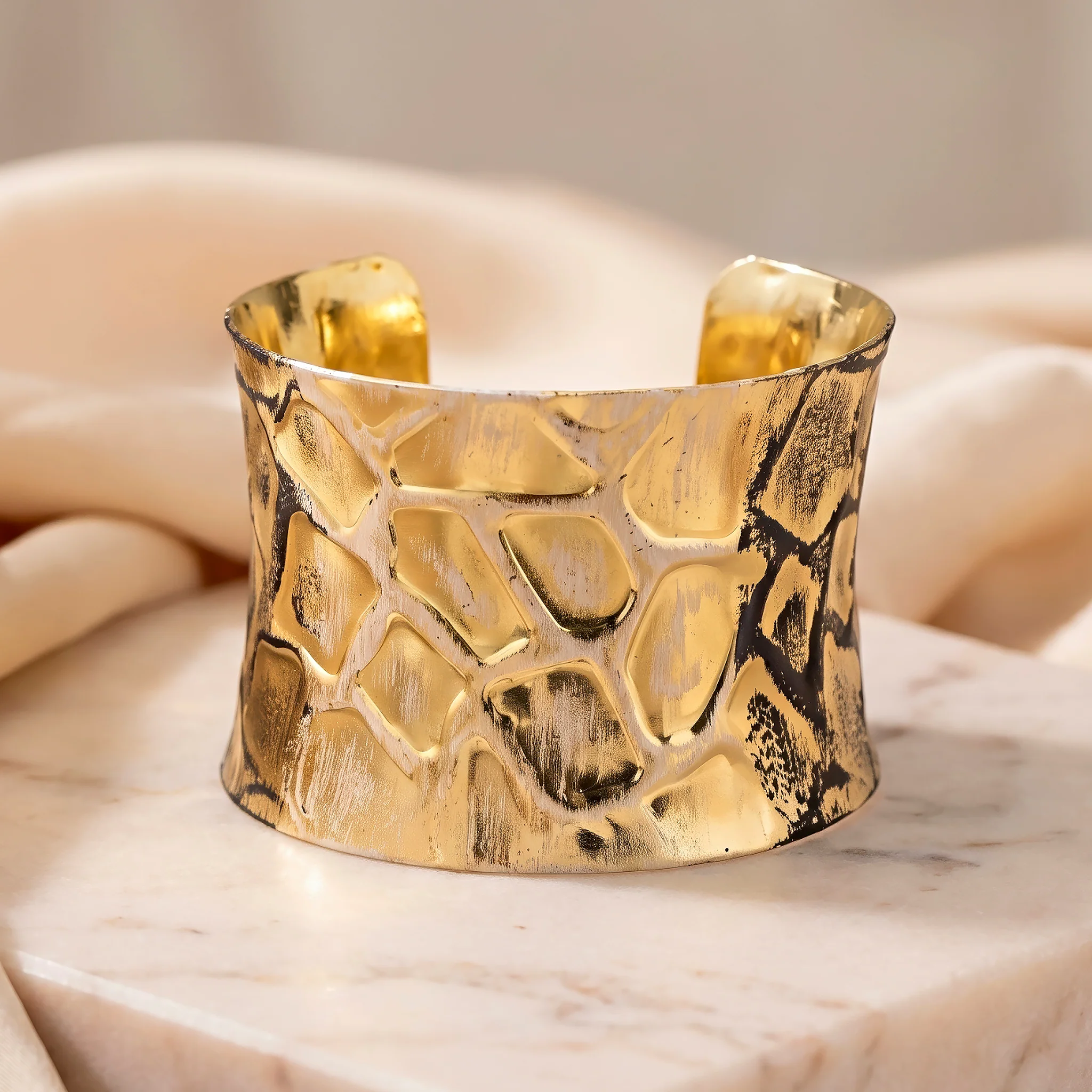 PRAO Bracelet Anti-Tarnish Giraffe Print Wide Cuff (Adjustable Size) - Image 4