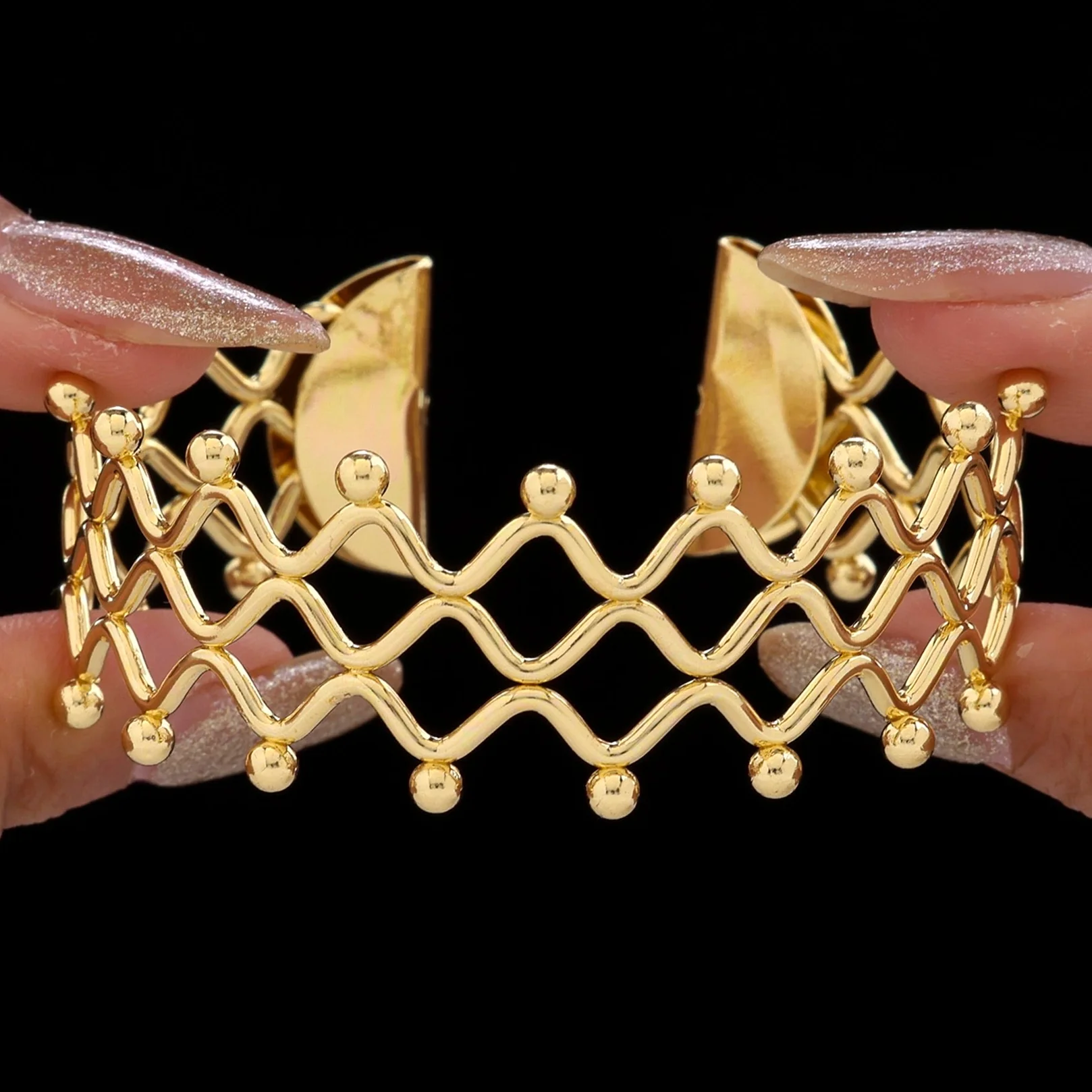 PRAO Bracelet Anti-Tarnish Golden Bangle (Adjustable Size) - Image 2