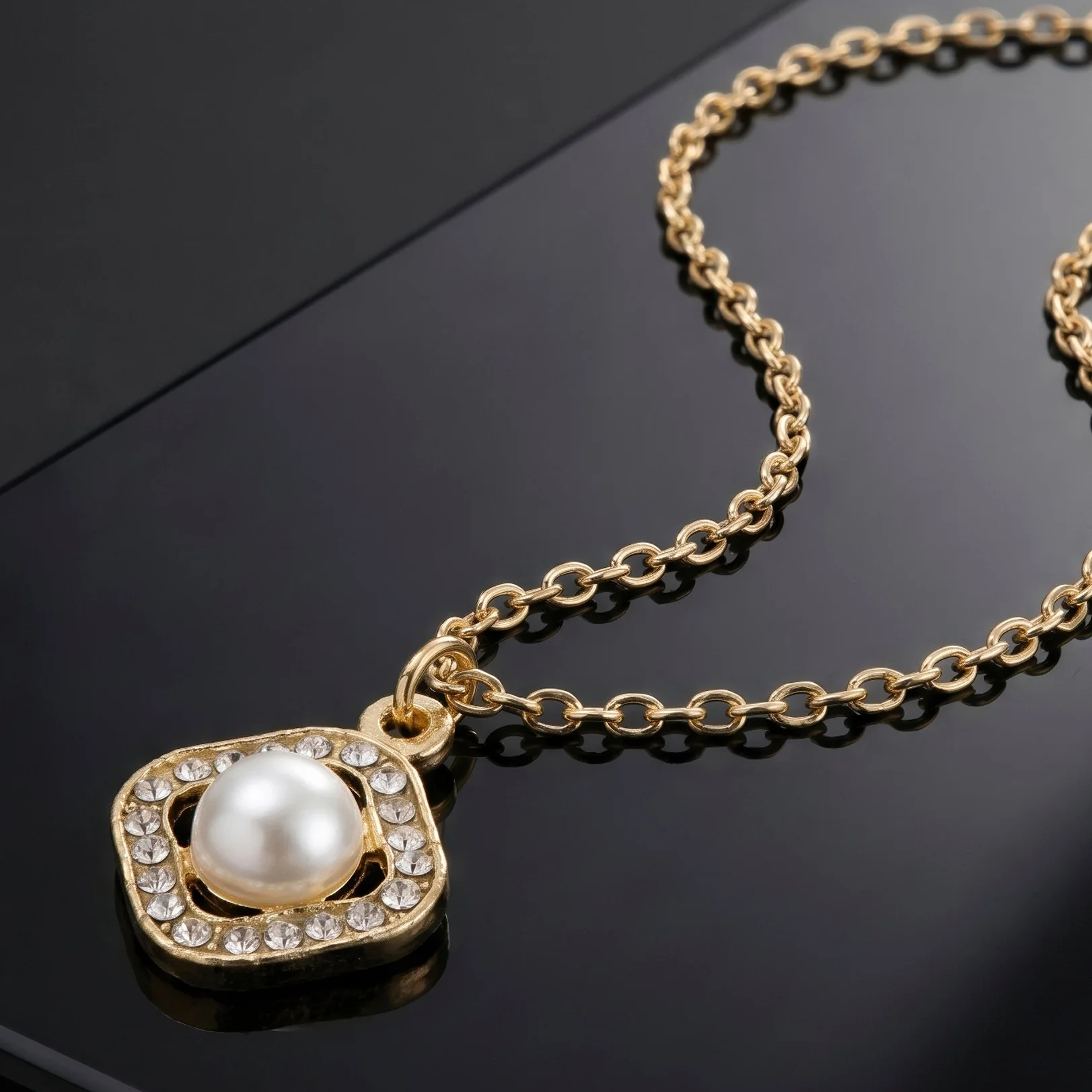 PRAO Necklace Anti-Tarnish Gold Plated Minimalist Pearl Studded Chain Pendant